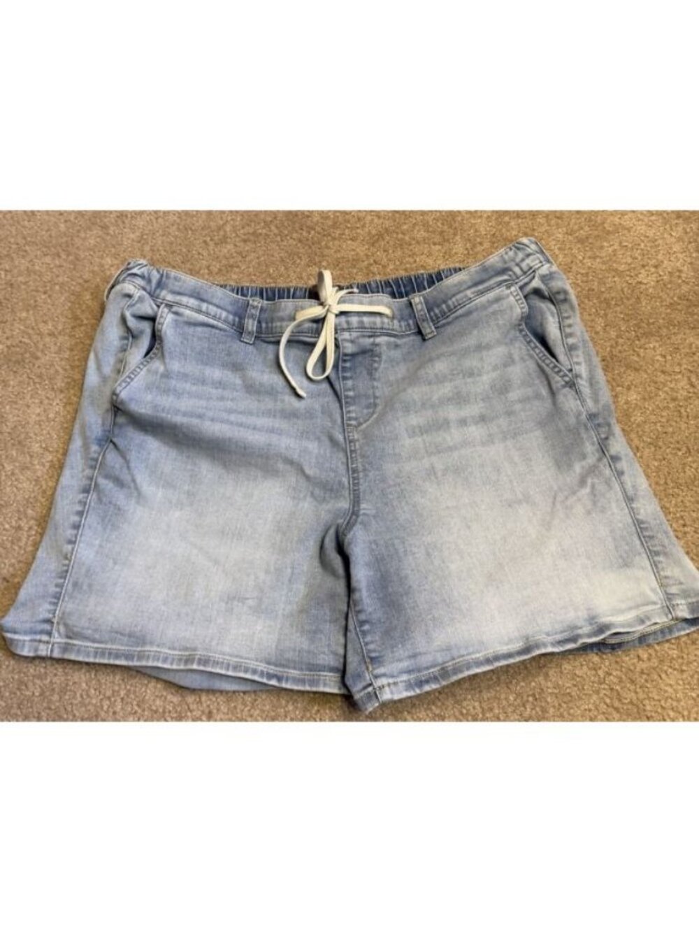Torrid Size 3 Jean Shorts 22 / 24 Light Wash Drawstring Waist 6" Inseam - Picture 2 of 6